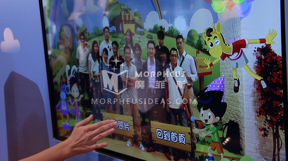 拍照完後打印照片,操作簡單方便